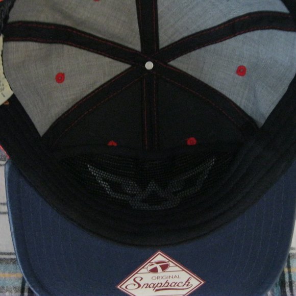 DC Comics shiny red, gold emblem Wonder Women cap. One size fits most. - Picture 7 of 10